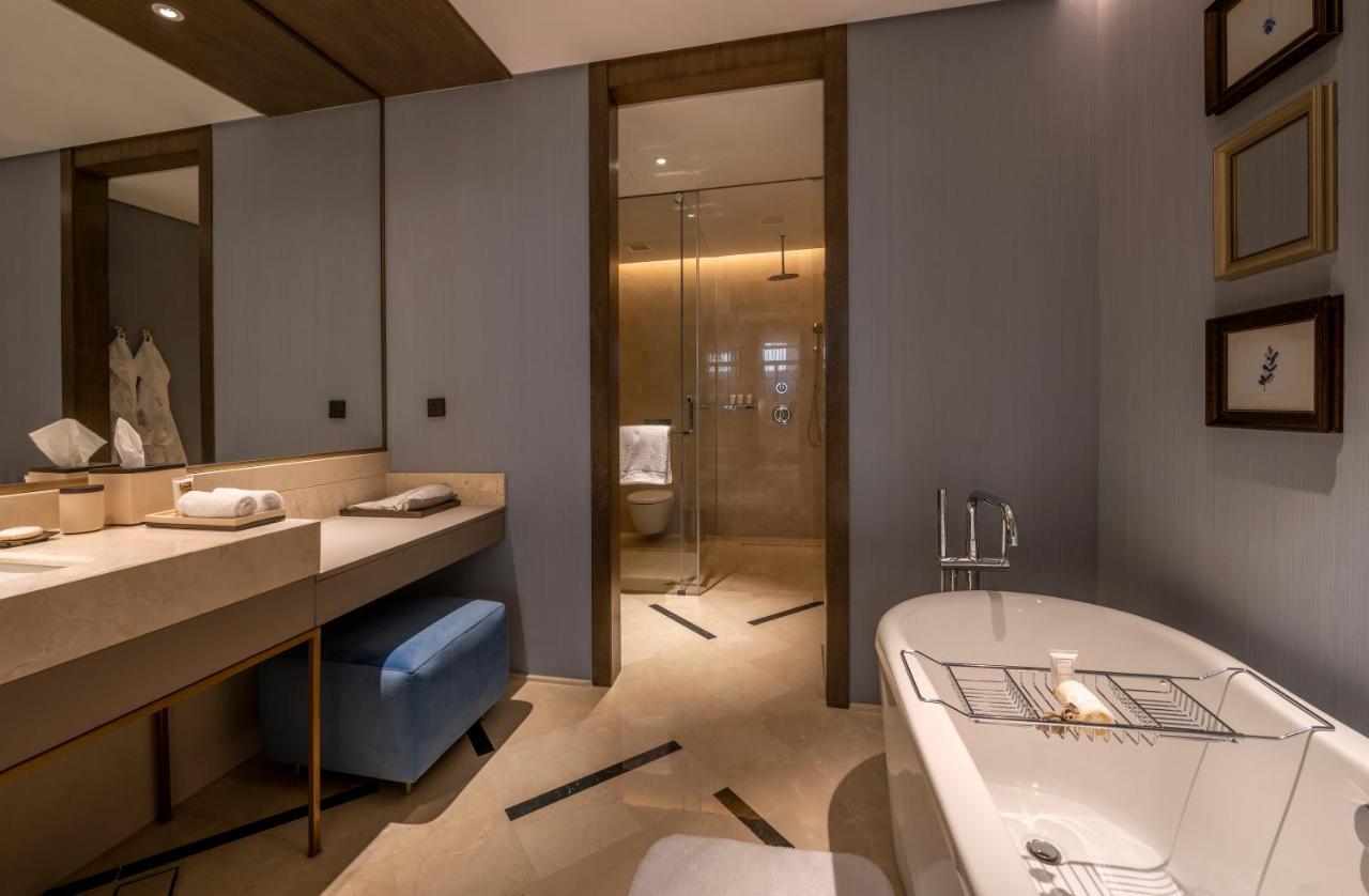 Jareed Hotel Riyadh Bagian luar foto Bathroom
